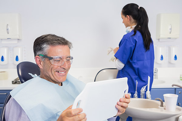 When to Repair a Partial Denture for One Missing Tooth from Millar Family Dentistry in Weatherford, TX